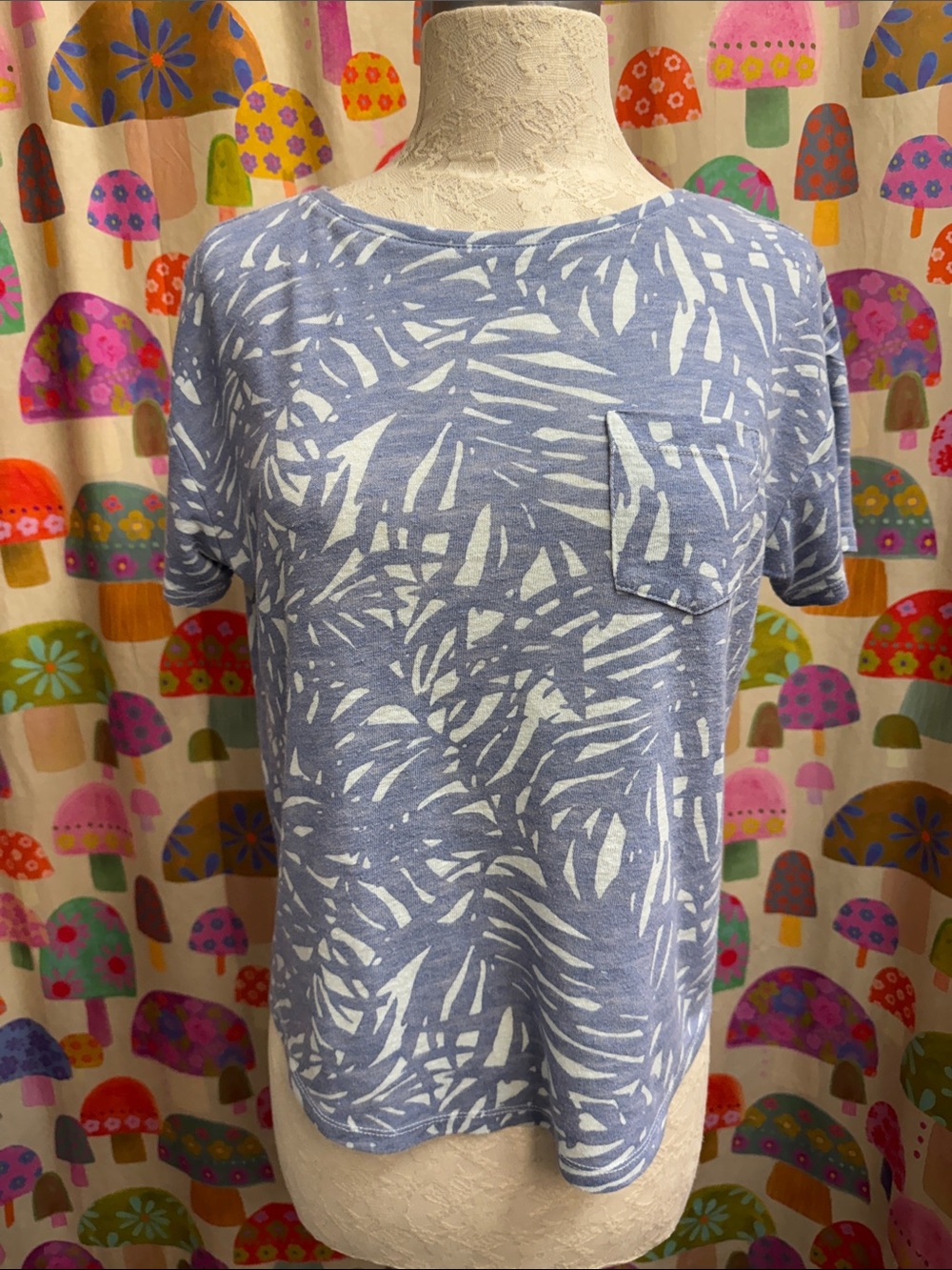 Old Navy Blue Printed S/S Pocket Top. XS